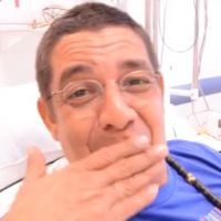 Zeca Pagodinho deixa mensagem após cirurgia e brinca: 'Falta tomar uma cerveja'