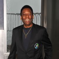 Pelé recebe alta do hospital em SP após cirurgia para retirada de cálculo renal