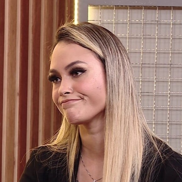 Mandíbula, queixo, nariz e boca foram algumas das áreas do rosto de Sarah, do 'BBB21', que passaram por retoques