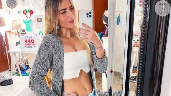 Jéssica Costa exibe barriga após emagrecer 24 kg em foto