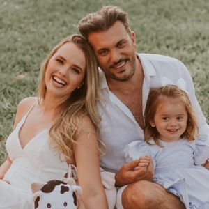 Thaeme Mariôto divide noite 'tensa' com filha mais velha, Liz, nas redes sociais