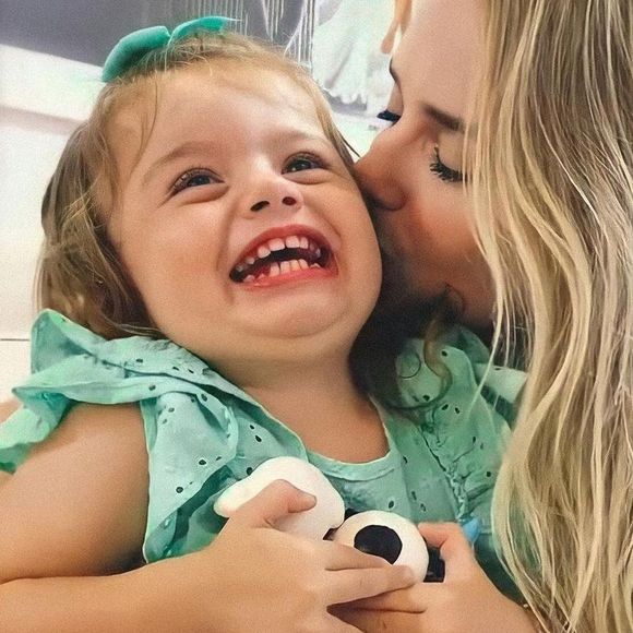 Grávida pela segunda, vez, Thaeme Mariôto tem 'noite tensa' com filha mais velha