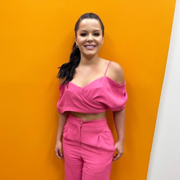 Maraisa brinca sobre look cor de rosa: 'Sou sua Penélope Charmosa, bebê'