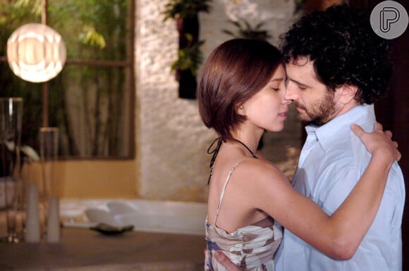 Na novela 'Duas Caras', a atriz fez par romântico com Caco Ciocler. A trama foi exibida no horário nobre da Globo, em 2007