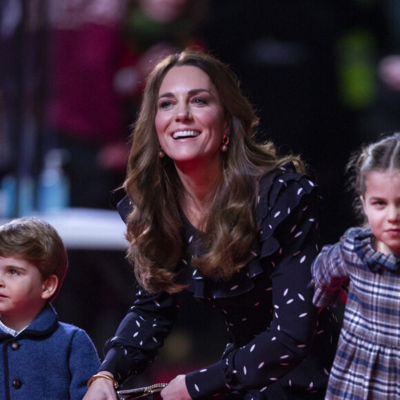 Filhos de Kate Middleton combinaram look com a mãe e o pai, William