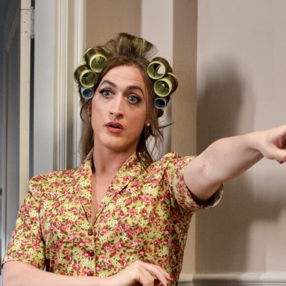Paulo Gustavo criou a dona Hermínia, inspirada na mãe, e levou a personagem para cinema e teatro