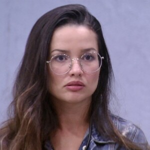 Juliette relata tensão após avião arremet duas vezes