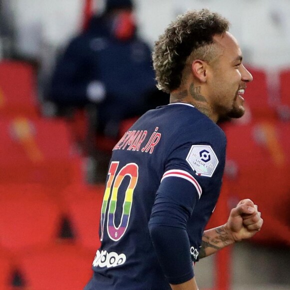 Neymar já havia prestado homenagem a Gil do Vigor em jogo