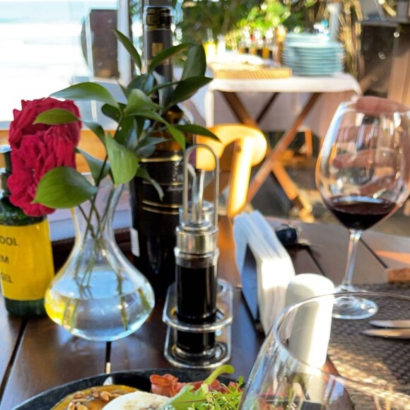 Gabriela Pugliesi e Túlio Dek se hospedam em hotel de luxo meio à natureza em São Paulo