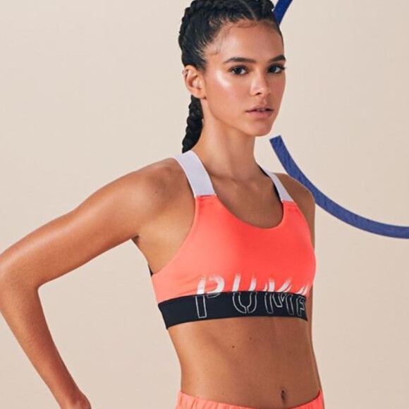 Bruna Marquezine reage à comparação de personal entre barriga e look Schiaparelli: 'Não fica'