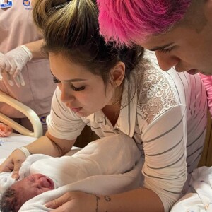 Filha de Zé Felipe e Virgínia Fonseca, Maria Alice é estrela de um ensaio newborn