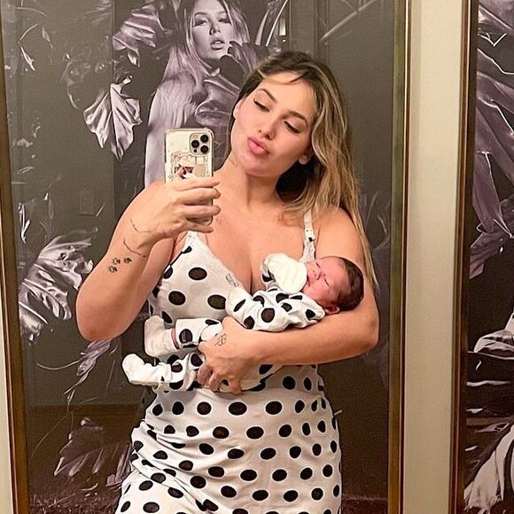 Virgínia Fonseca já dançou com a filha, Maria Alice, no colo em vídeo exibido na web