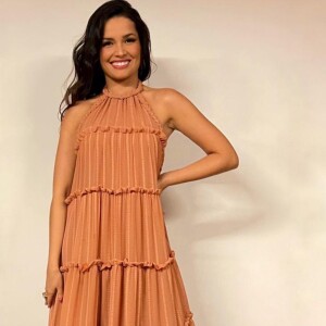 Juliette usou um look soltinho em sua apresentação com Gil