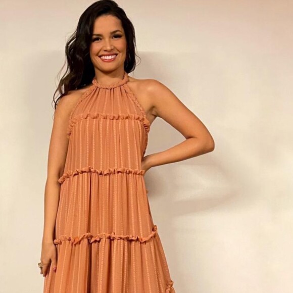 Juliette usou um look soltinho em sua apresentação com Gil