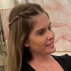 Bárbara Evans exibiu mudanças no corpo após iniciar processo para engravidar