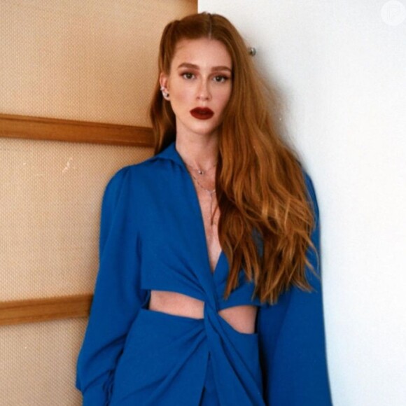 Marina Ruy Barbosa aparece só de calça jeans e famosas elogiam: "Deusa"