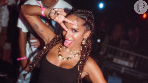 Anitta curte festa em Miami e é vista rebolando ao lado de gringos