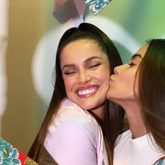 Em sua última visita ao Brasil, Anitta conheceu Juliette pela primeira vez