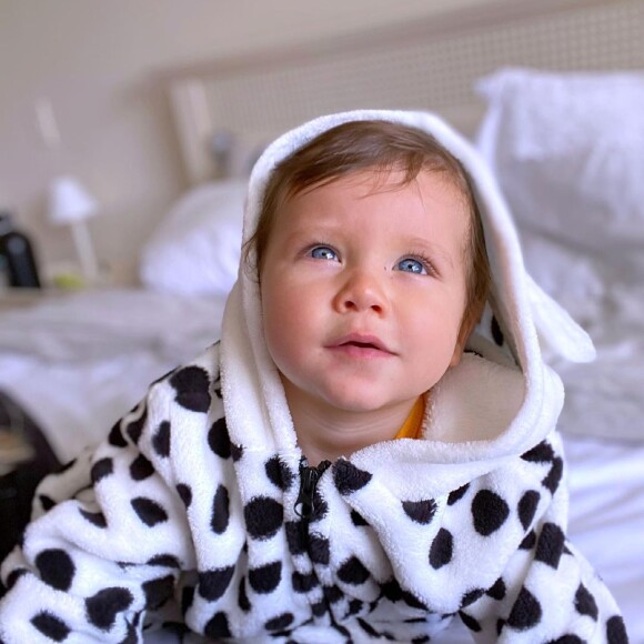 Zyan, filho caçula de Giovanna Ewbank e Bruno Gagliasso, está completando 1 ano nesta quinta-feira, dia 8 de julho de 2021