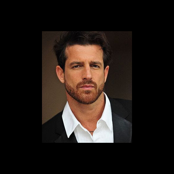 Noivo de Cleo, Leandro D'Lucca combinou looks preto com a atriz