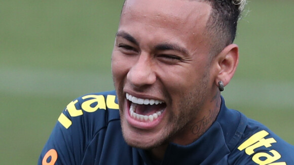 Foto de Neymar com helicóptero de R$ 50 milhões gera reações na web: 'Nem quintal tenho'