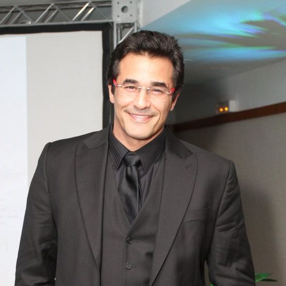 Luciano Szafir usou as redes sociais para agradecer apoio