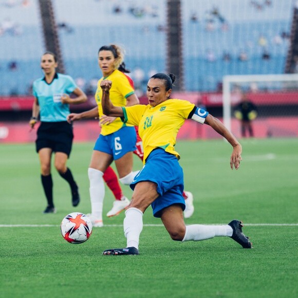 Brasil deu adeus ao sonho do ouro inédito no futebol feminino após derrota nos pênaltis para o Canadá: 'Agora é continuar apoiando as nossas meninas, apoiando a modalidade porque o futebol feminino não acaba aqui', pediu Marta Silva