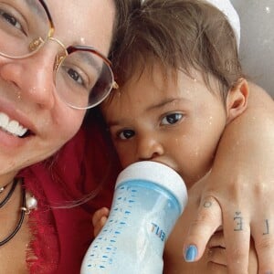 Marília Mendonça compartilha momentos com o filho em sua rede social