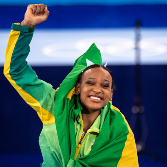 Rebeca Andrade fez famosos vibrarem com o seu ouro no salto na ginástica artística feminina na Olimpíada de Tóquio