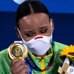 Rebeca Andrade ganha ouro no salto na Olimpíada e famosos comemoram: 'Fazendo história!'