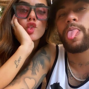 Tatuagens românticas de Bruna e Neymar roubaram a cena em foto postada pela influencer