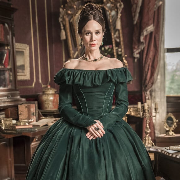 Na novela 'Nos Tempos do Imperador', D.Pedro II (Selton Mello) vai se encantar por Luísa (Mariana Ximenes), professora de suas filhas