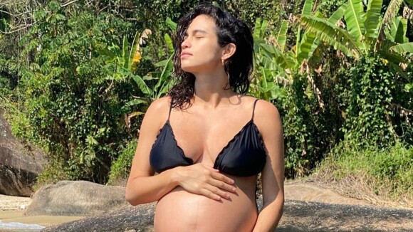 Barriga de gravidez de Nanda Costa rouba a cena em fotos de biquíni: 'Tá tão linda'