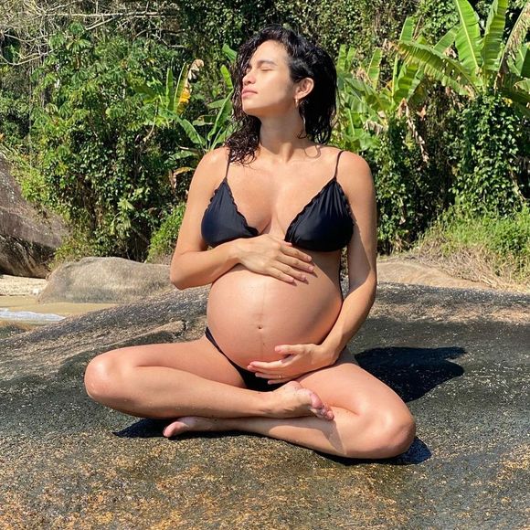 Nanda Costa mostrou barriga de 7 meses de gravidez em foto