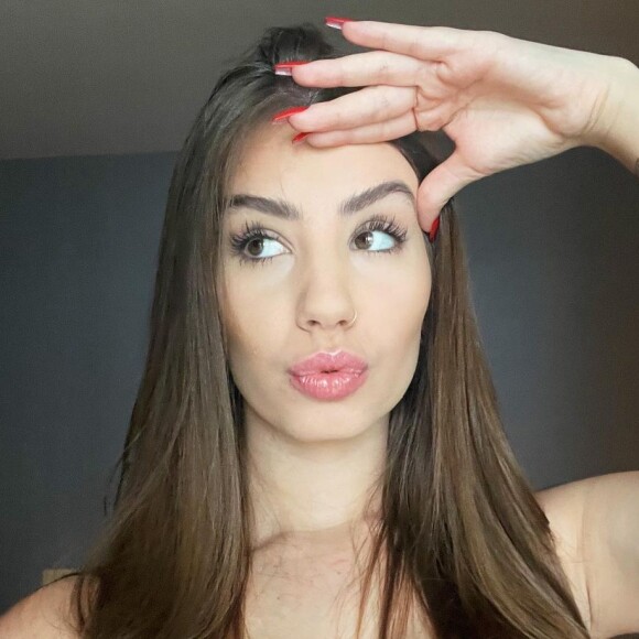 Maria Lina Deggan mora em apartamento que foi comprado pelo ex-noivo, Whindersson Nunes