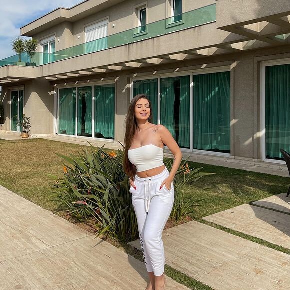 Ex-noiva de Whindersson, Maria Lina tem carreira apoiada pelo artista