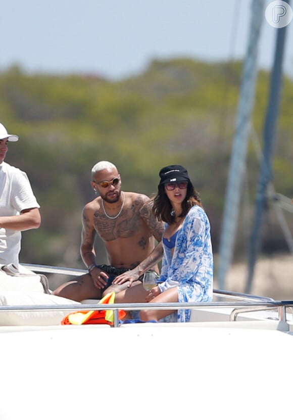 Neymar e Bruna Biancardi foram vistos juntos pela 1ª vez em Ibiza