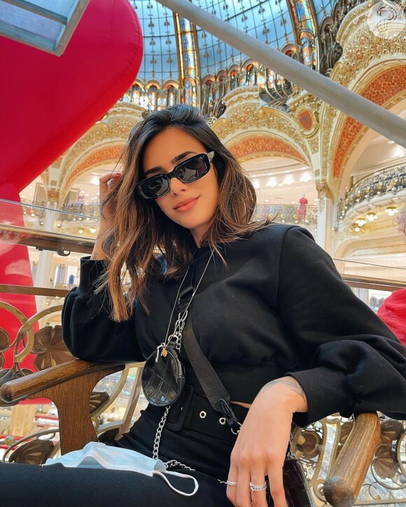 Bruna Biancardi está curtindo os pontos turísticos de Paris, cidade em que Neymar mora