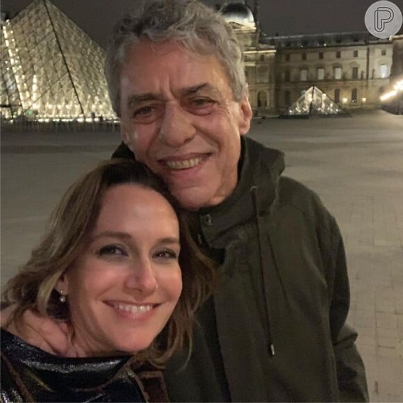 Casamento de Carol Proner e Chico Buarque animou fãs na web: 'Boa sorte e muito amor para o casal'