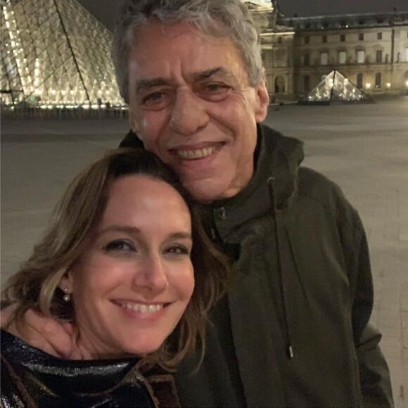 Casamento de Carol Proner e Chico Buarque animou fãs na web: 'Boa sorte e muito amor para o casal'