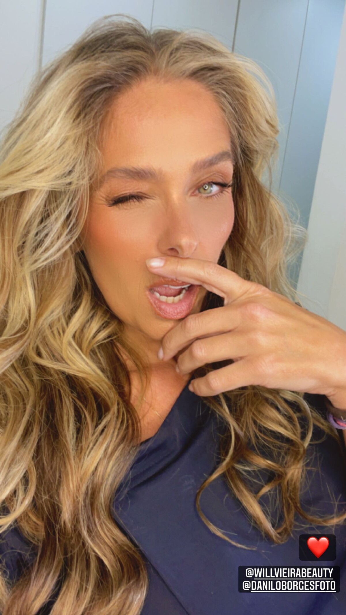 Foto Adriane Galisteu postou vídeo sem maquiagem de meme viral no