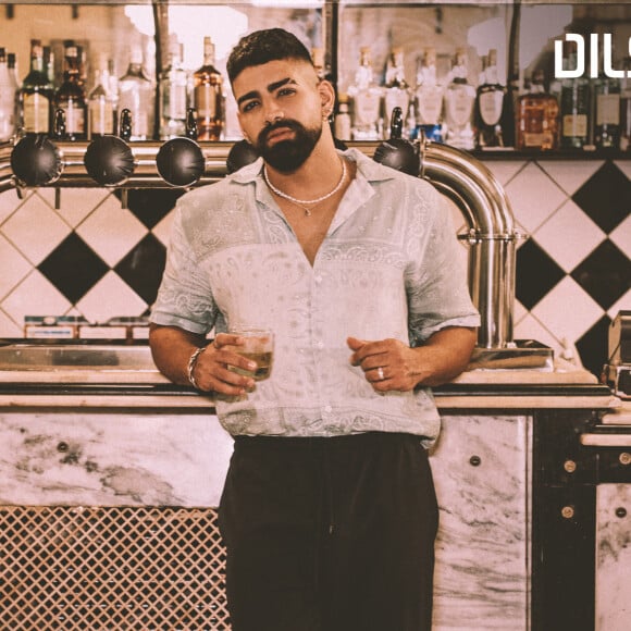 Dilsinho lança disco sobre bares, mas descarta levar filha: 'Só com 18 anos'