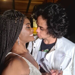 Erika Januza conversa sobre casamento com Juan Nakamura