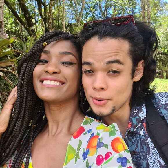 Erika Januza tem 36 anos e Juan Nakamura 22 anos