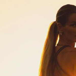 Yasmin Brunet, que já admitiu ter cometido 'gafe da moda', fez o treino todo de preto