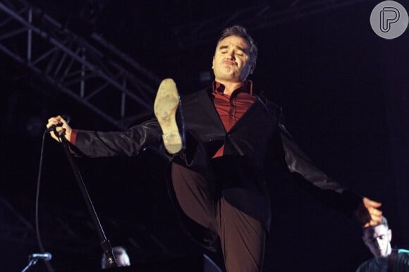 Ex-vocalista do The Smiths, Morrissey, cancelou shows por conta de uma dupla pneumonia, mas espera se recuperar até a próxima quinta-feira (14)