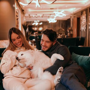 Lucas Viana declarou que namoro com Sarah Andrade o 'tirou da zona de conforto'