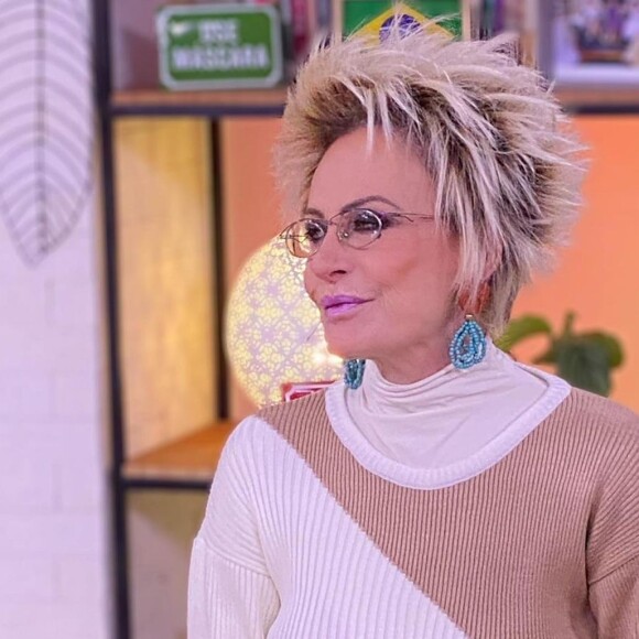 Ana Maria Braga com modelos de óculos no 'Mais Você'