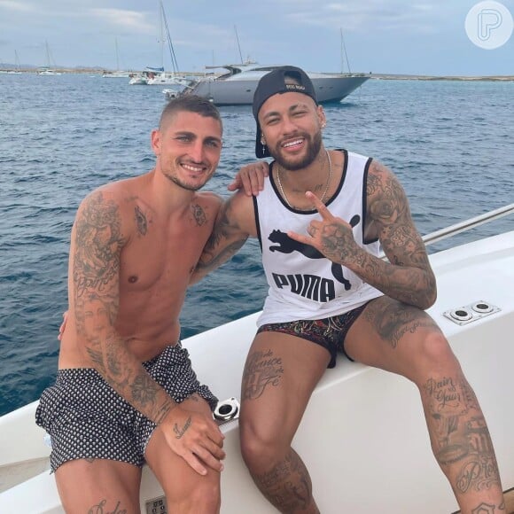 Neymar havia comentado na foto de João Guilherme e Jade Picon, mas logo que terminaram teria ficado com a influenciadora, gerando memes na web