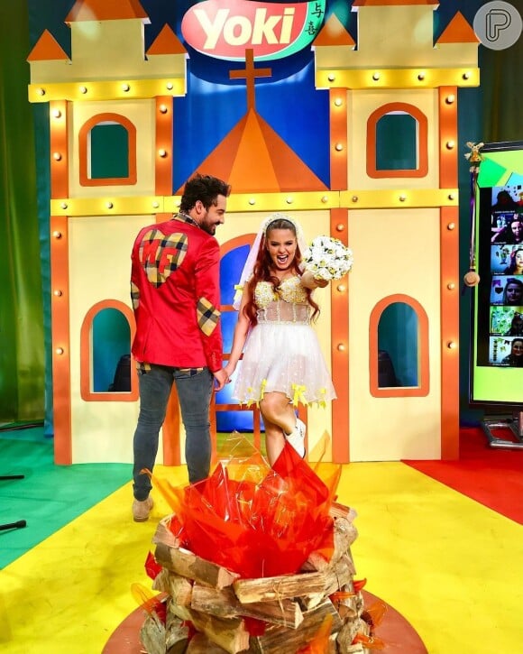 Fernando Zor e Maiara simularam um casamento durante uma live de festa junina